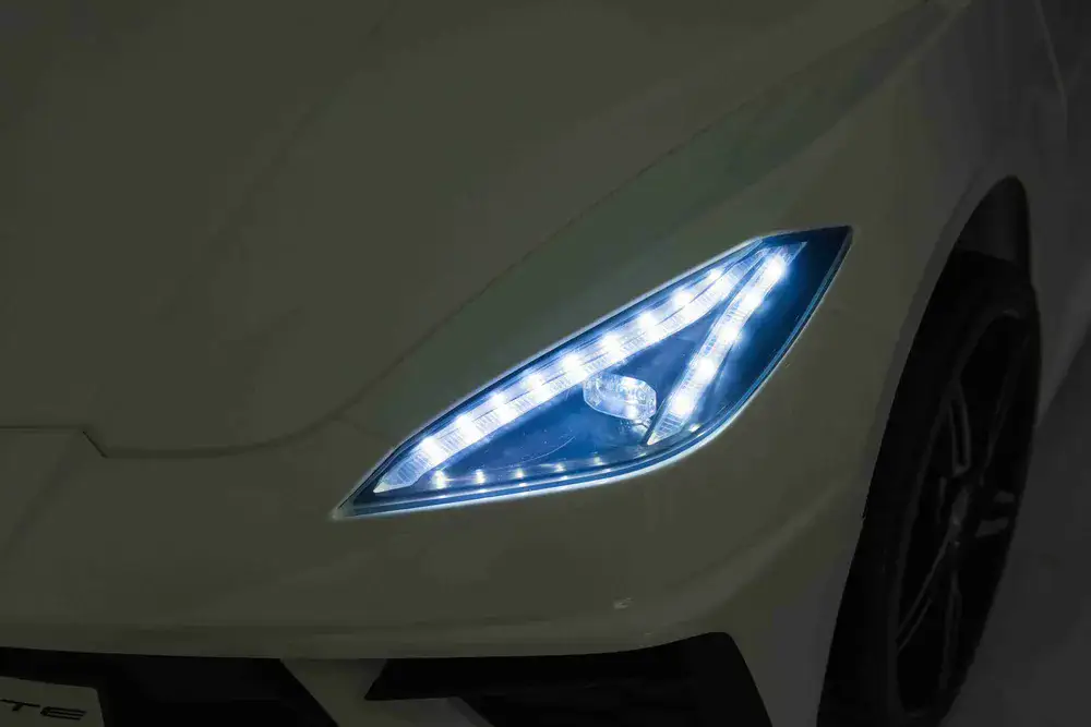 ממונעים לילדים- קורבט סטינגריי C8 24V 2026 כולל שלט הורים 2 מקומות